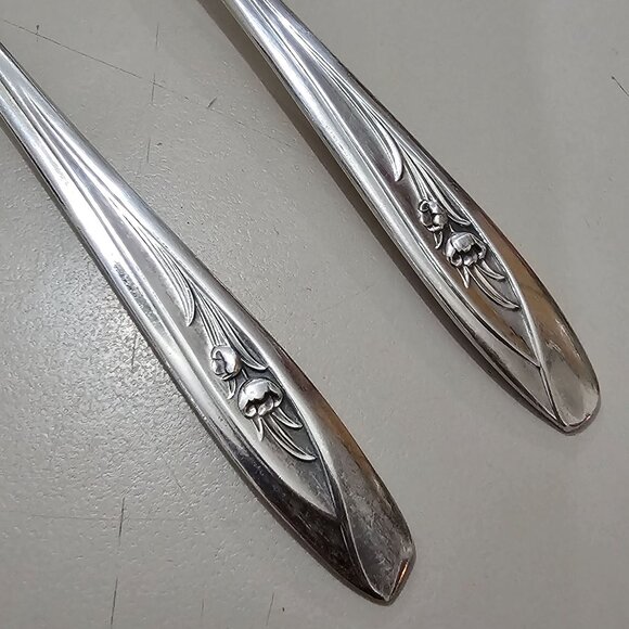 International Silver Tulip Serving Set 2pc cheese knife sugar spoon floral - Picture 3 of 11